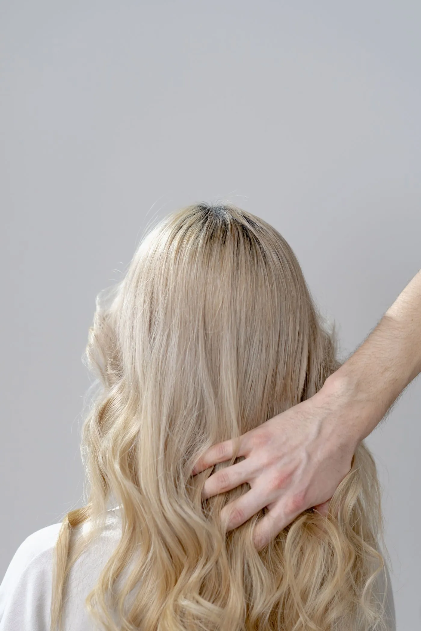 Blond perlat cu finisaj neted pe păr lung, colorare păr București
