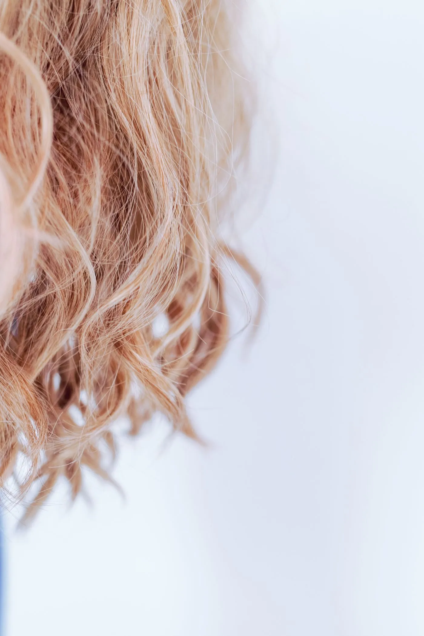 Balayage natural cu tranziții discrete pe păr lung, balayage București